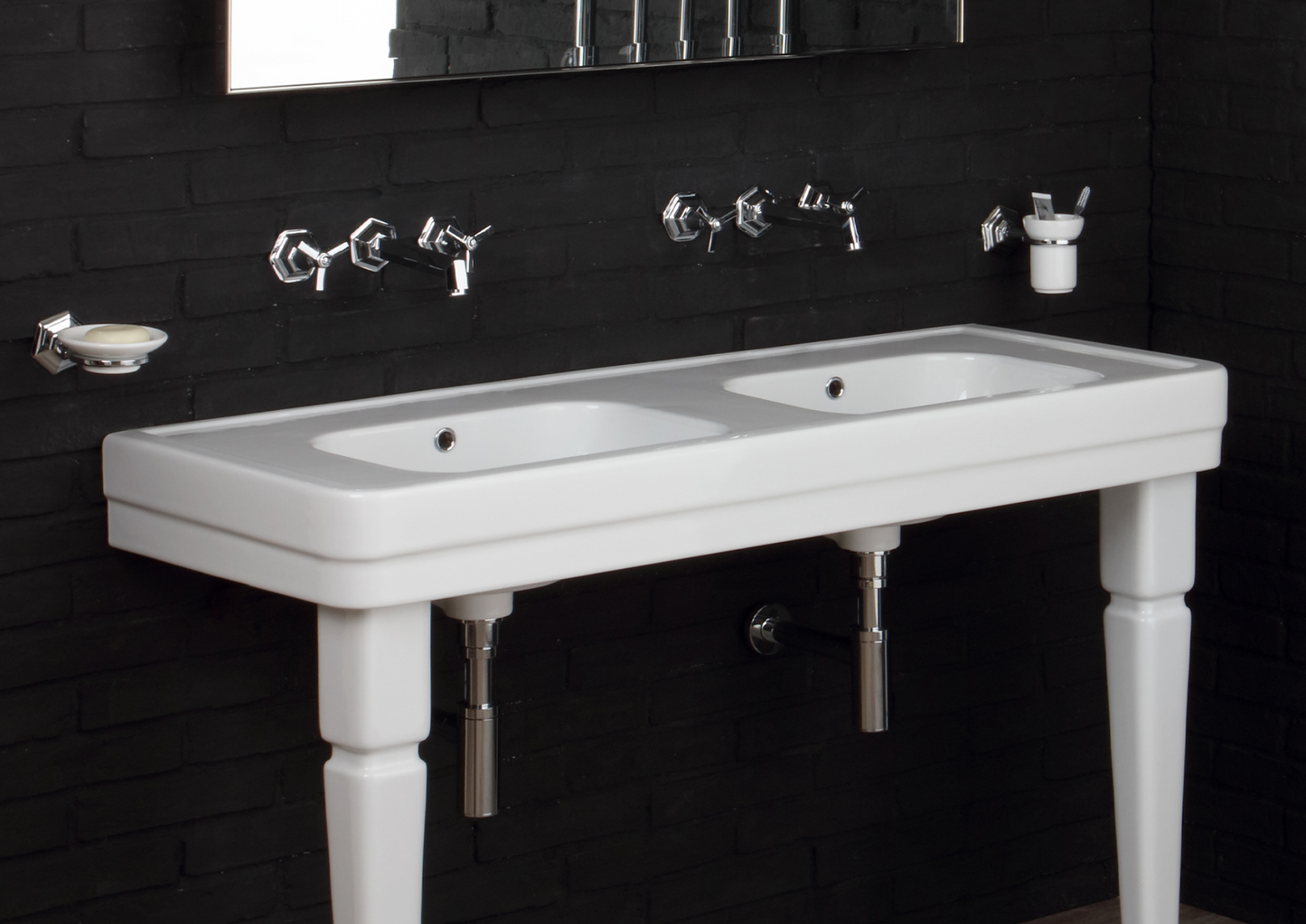 Ceramic washbasin with Provence 900 ceramic legs in Classic style by Balneo Toscia