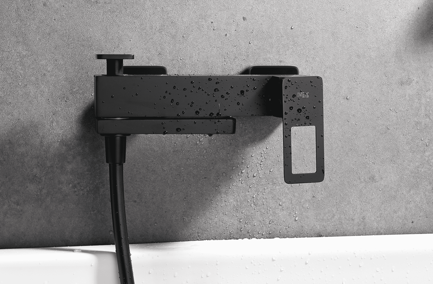 detalle grifo ducha y bañera Suecia negro mate