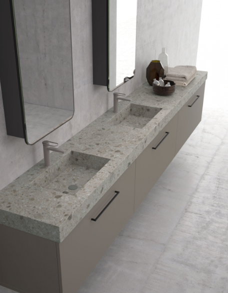 Orla bathroom dressing room with mirror by Maderó Atelier