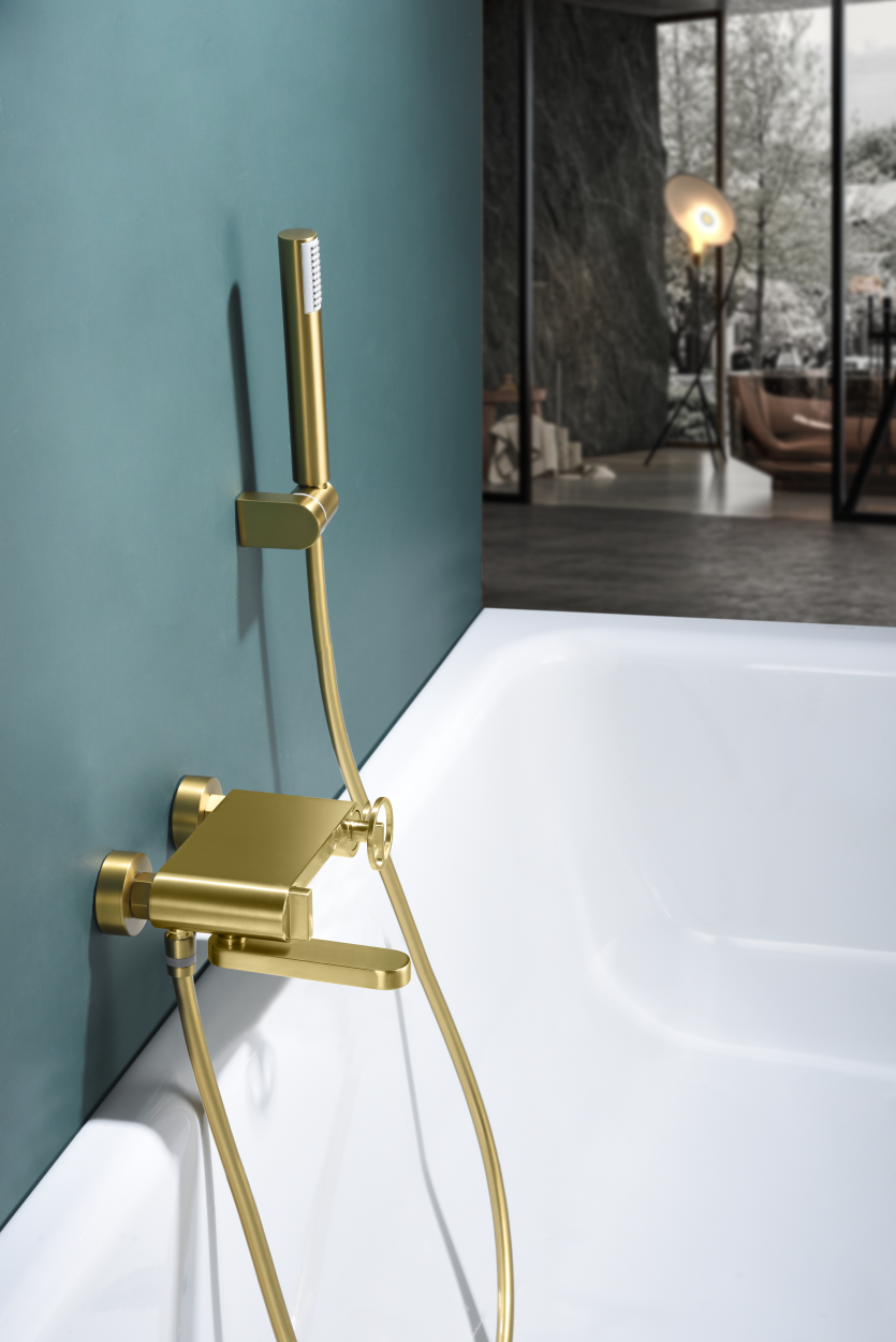 Olimpo brushed gold bathtub and shower taps by Imex 