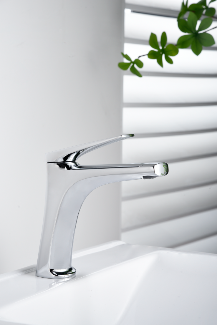 Delos chrome single-lever basin faucet by Imex 
