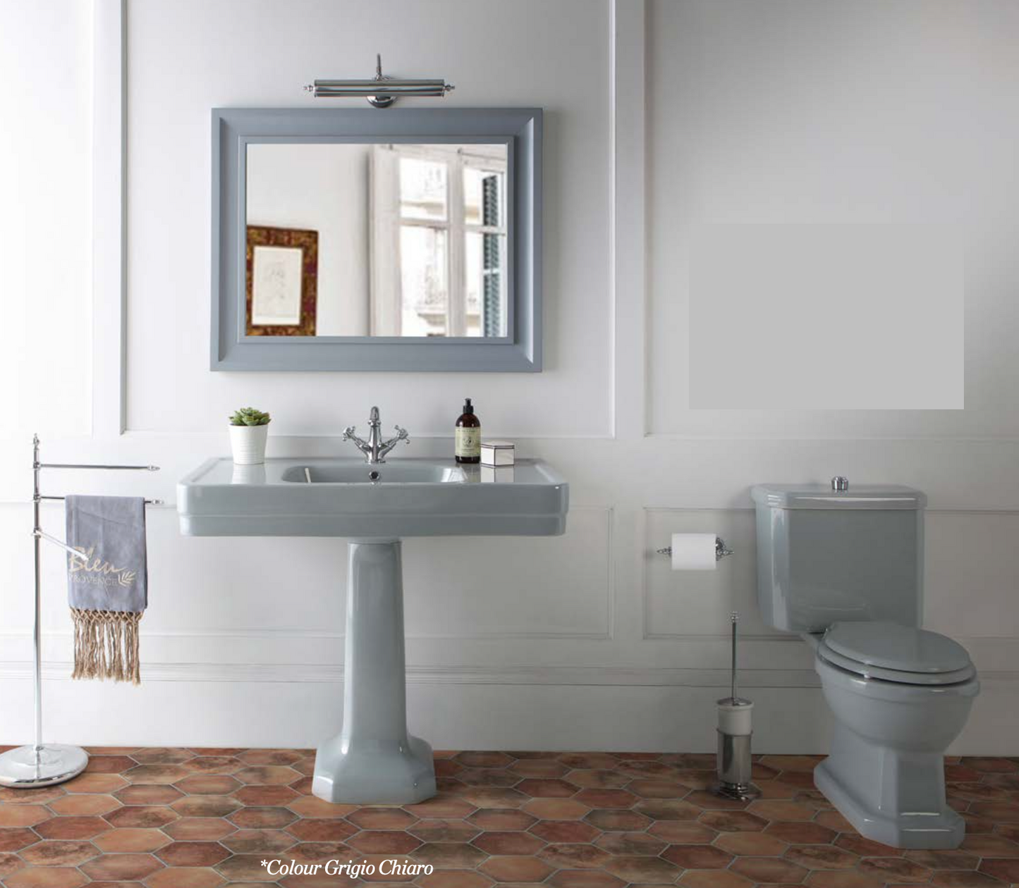 Ceramic floor-standing toilet with monobloc cistern Provence 900 Classic style