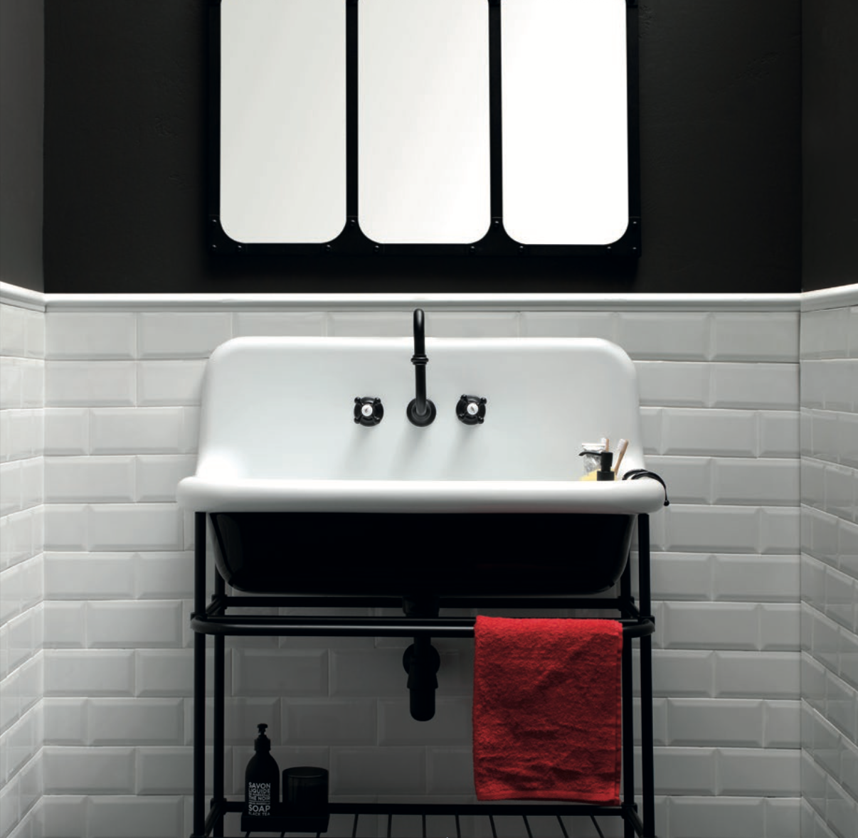 True Colors 90cm large vintage style ceramic washbasin by Balneo Toscia