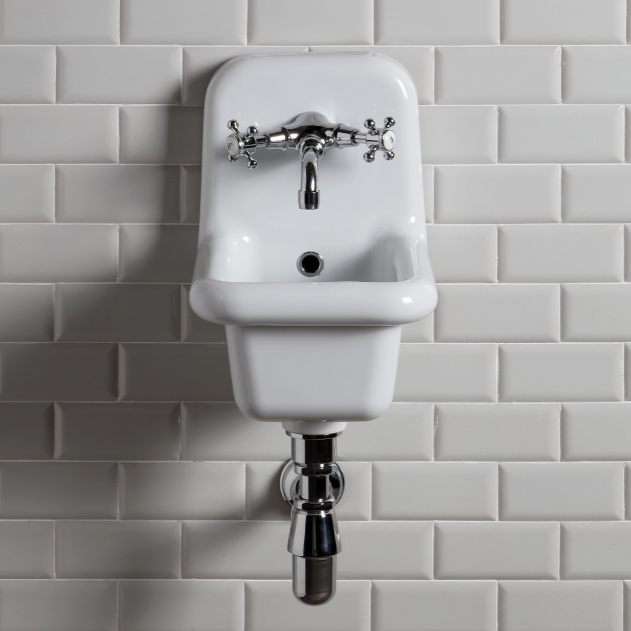 26cm mini vintage style ceramic washbasin by Balneo Toscia