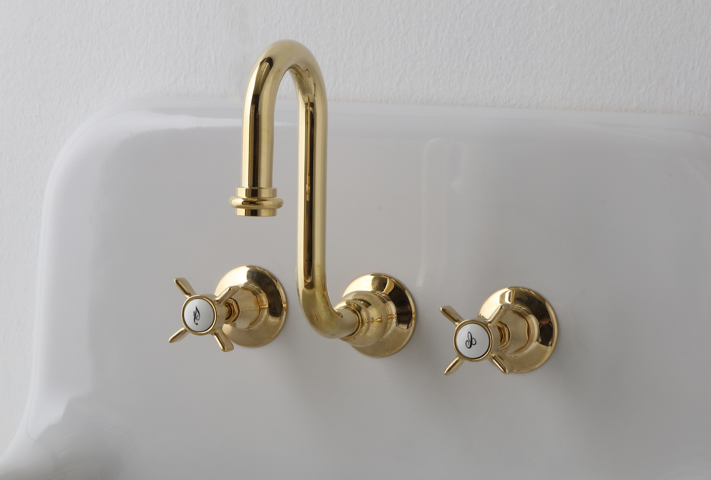 Built-in high-neck washbasin taps for True Colors Vintage-style washbasins