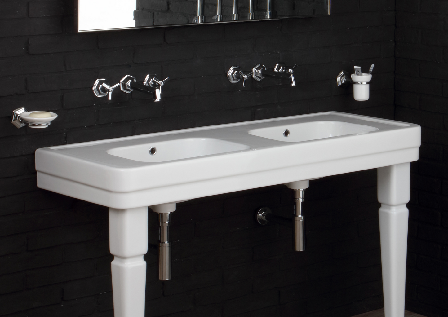 Ceramic washbasin with Classic style legs