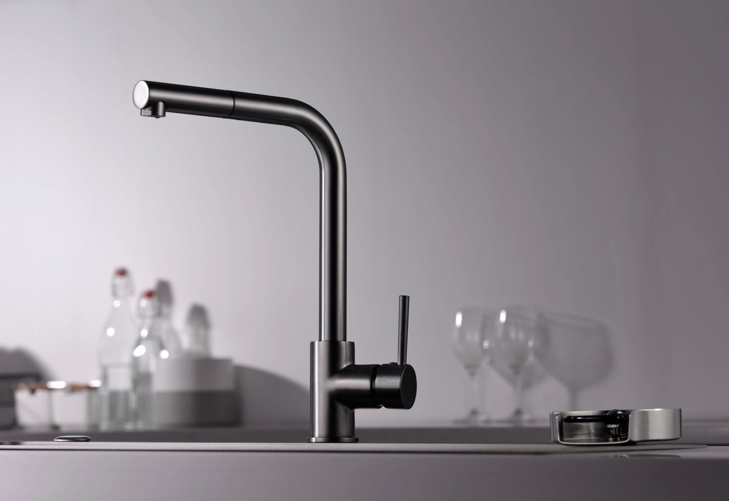 Imex Malta black gun metal pull-out single-lever kitchen faucet