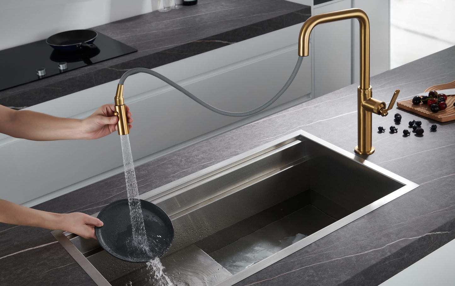 Imex Niza brushed gold pull-out single-lever kitchen faucet