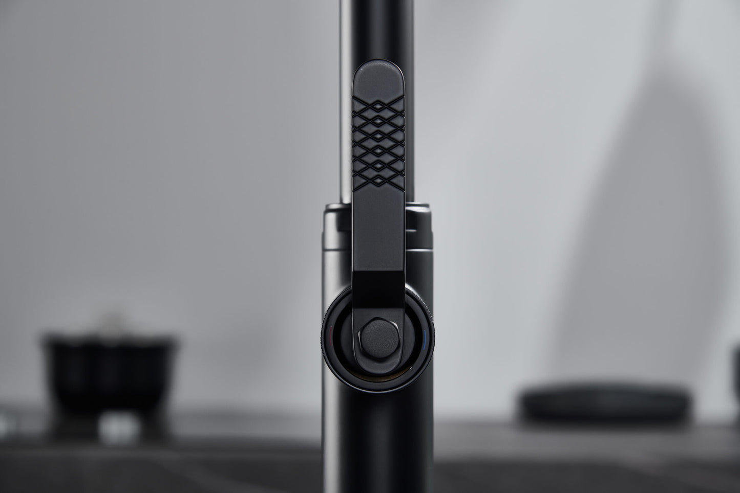 Imex Niza matte black pull-out single-lever kitchen faucet