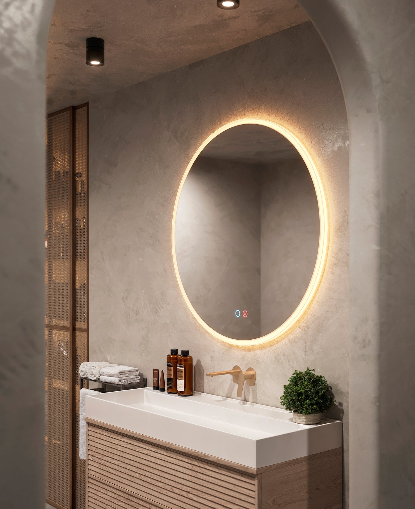 Round bathroom mirror with light in Atenas frame by Ledimex