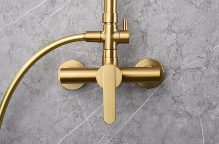 detalle barra ducha Roma oro cepillado