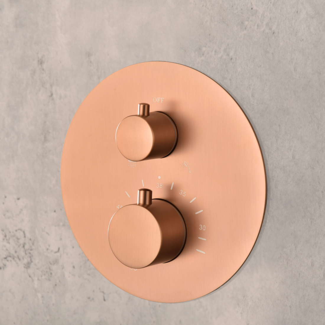 detalle conjunto ducha empotrado termostatico Monza oro rosa cepillado
