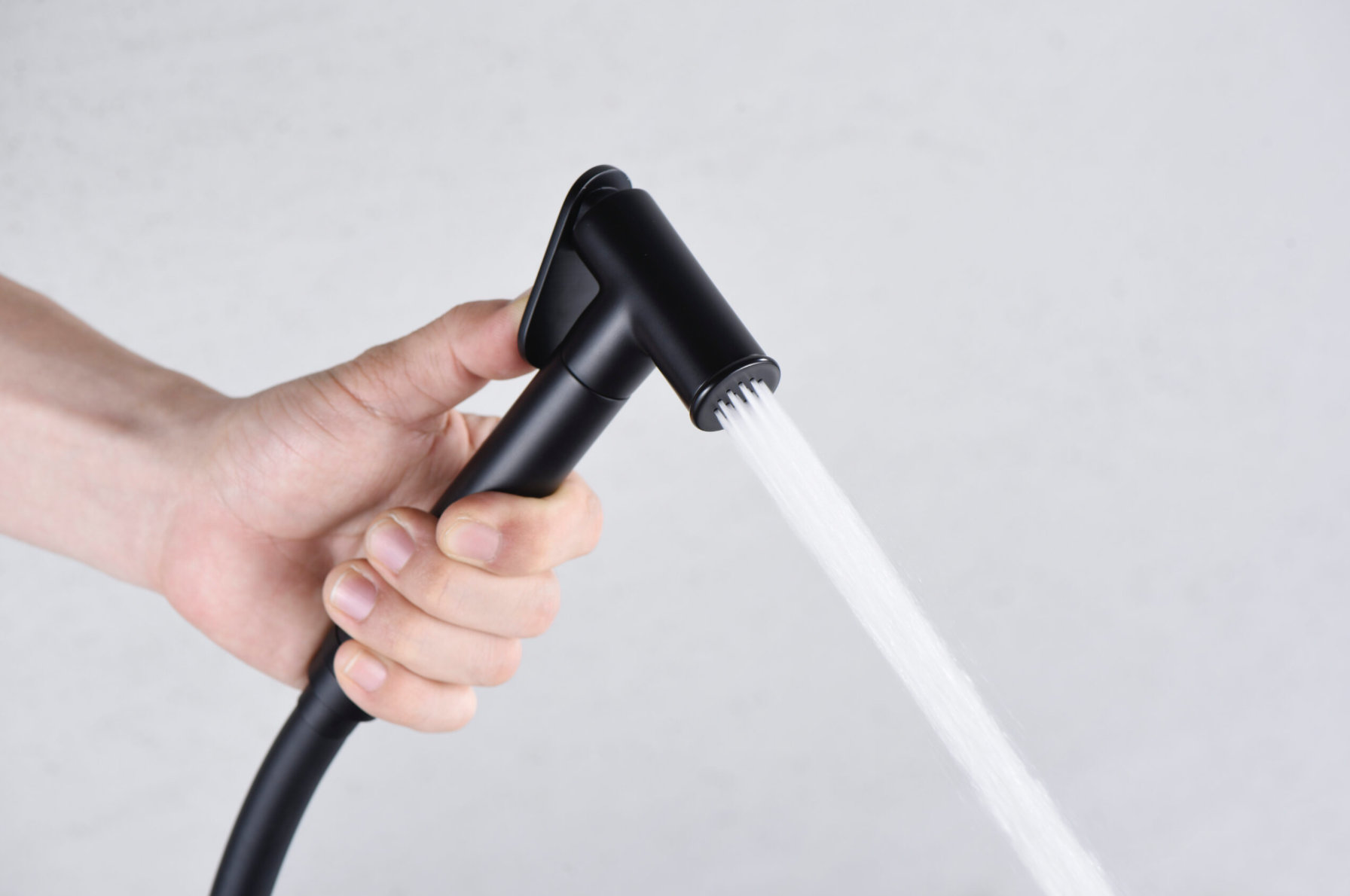 detalle griferia_bidet_empotrada_Line_negro mate
