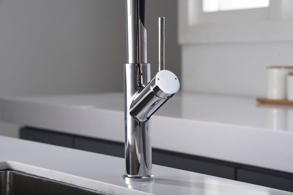 detalle grifo cocina flexible Sena cromado