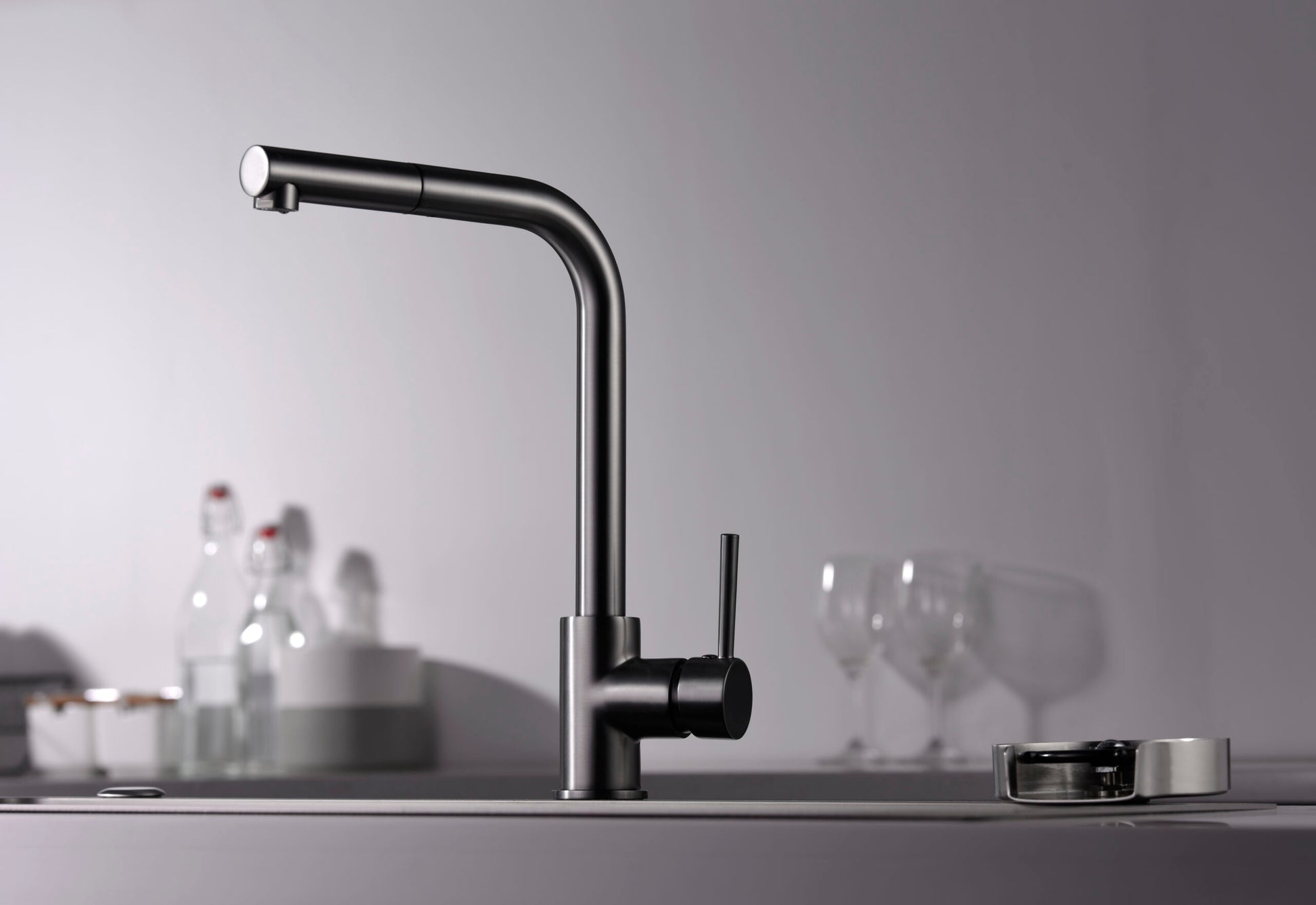imagen griferia cocina extraible MALTA black gun metal