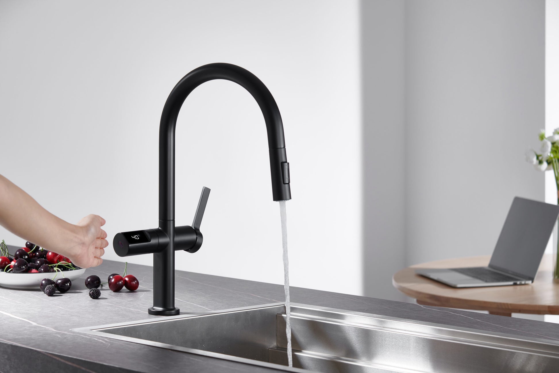 imagen grifo cocina extraible Turin sensor negro mate