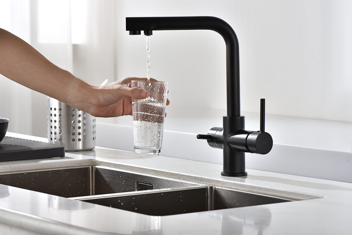imagen grifo cocina osmosis Marsella negro mate