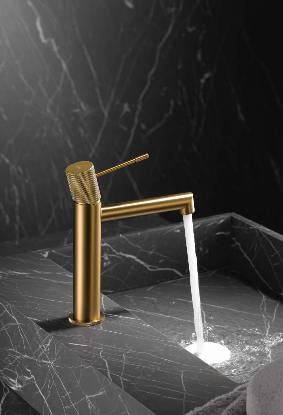 imagen grifo lavabo Line oro cepillado