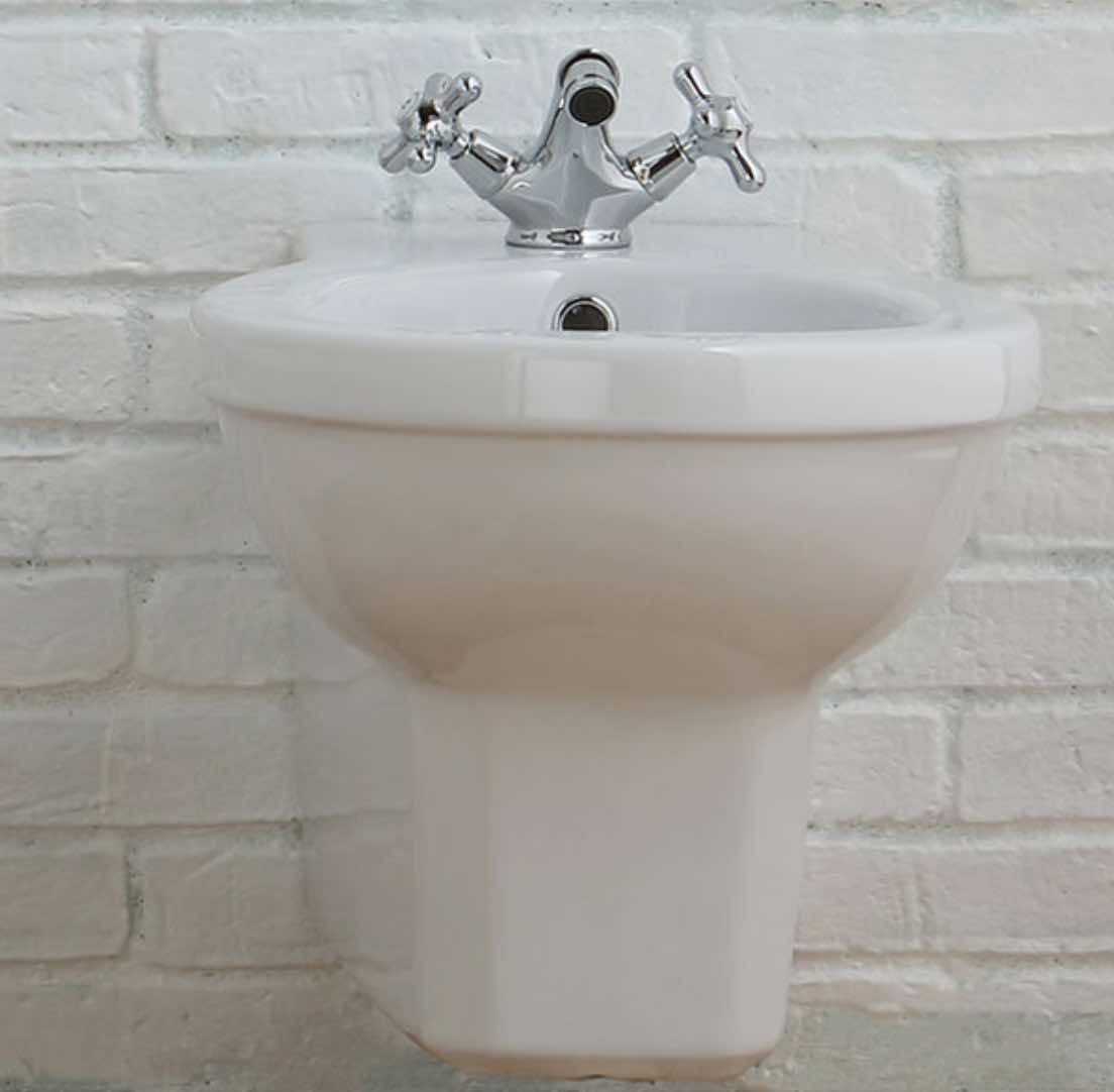 vista frontal bidet suspendido Provence900 clasico con grifería