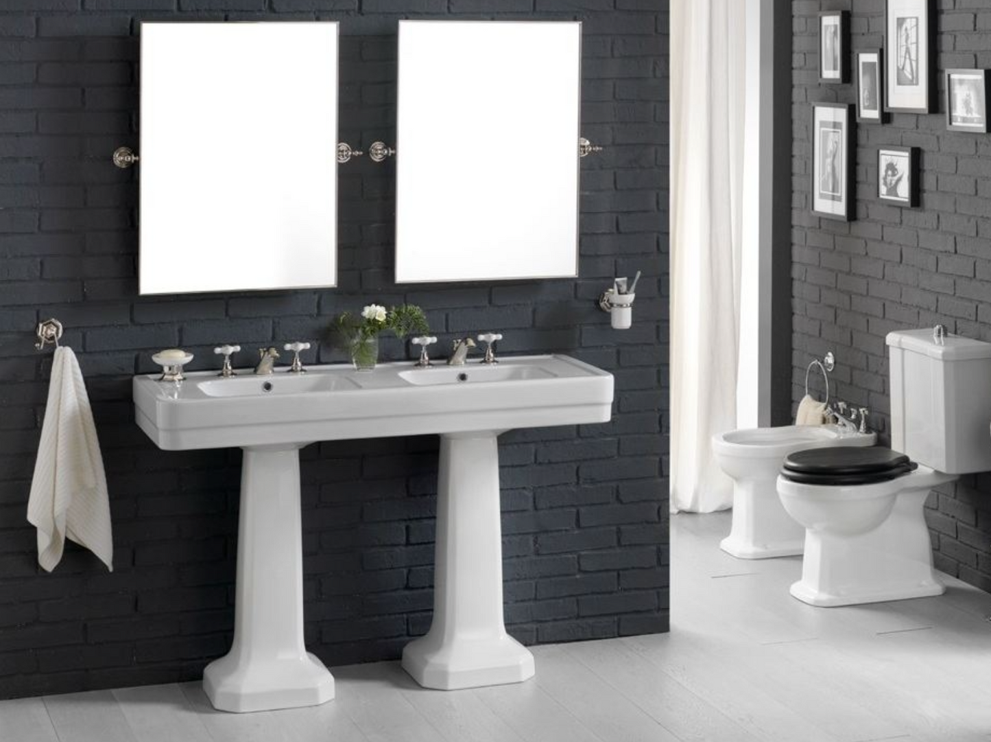 Double bowl ceramic washbasin with double pedestal Classic style