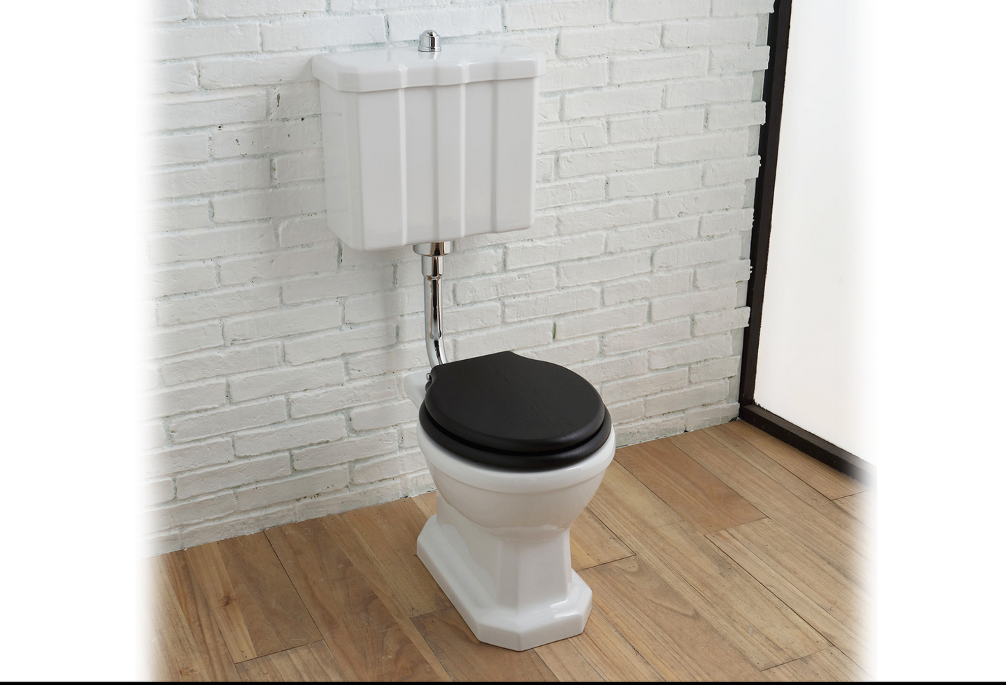 Classic style WC to the ground with low cistern
