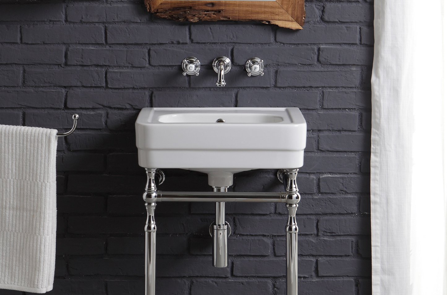 Vintage style built-in sink faucet