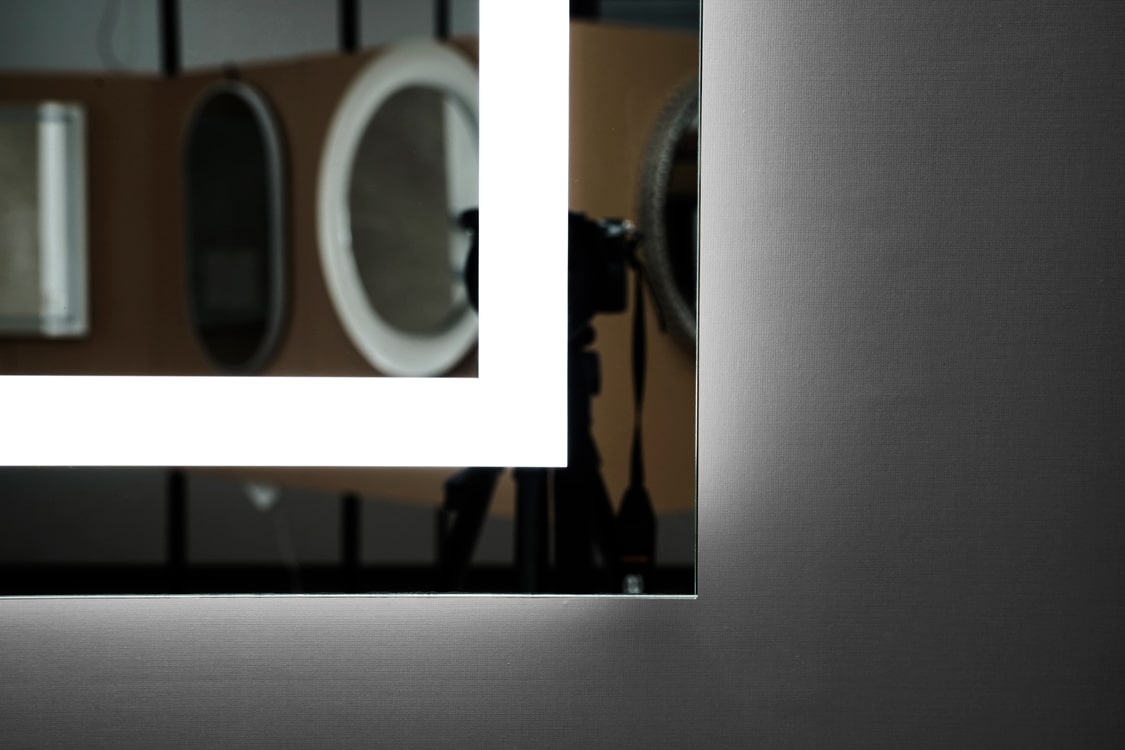 Square bathroom mirror with anti-fog front light Holland