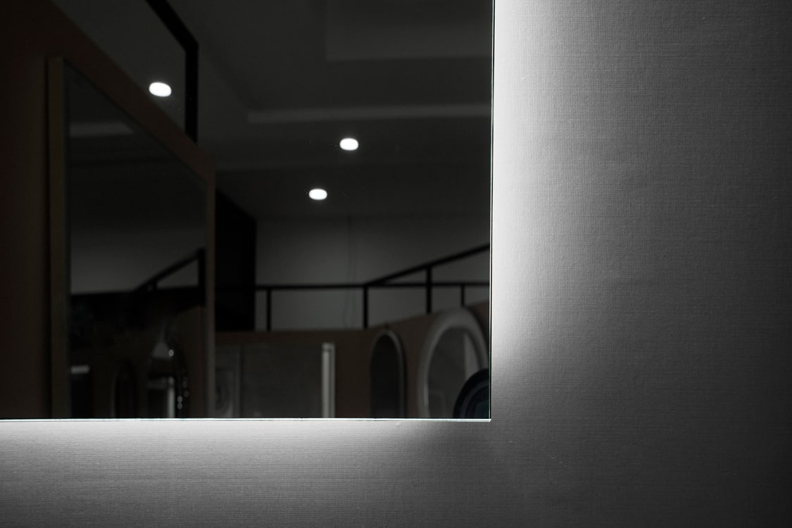 Square anti-fog backlit bathroom mirror Italy